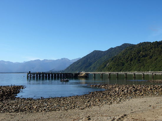 Der Pier ist größer als das ganze "Dorf"