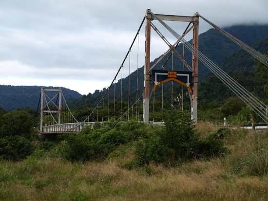 Die Brücke kurz vor Flox Glacier Town