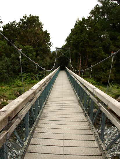 Eine Swingbridge schein in Neuseeland einfach dazu zugehören
