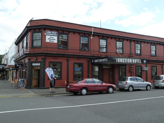 Junction Hotel, Thames