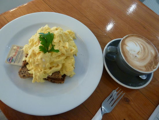 Das sind wirklich nur ZWEI Rühreier, jedenfalls hab ich nur für 2 bezahlt 