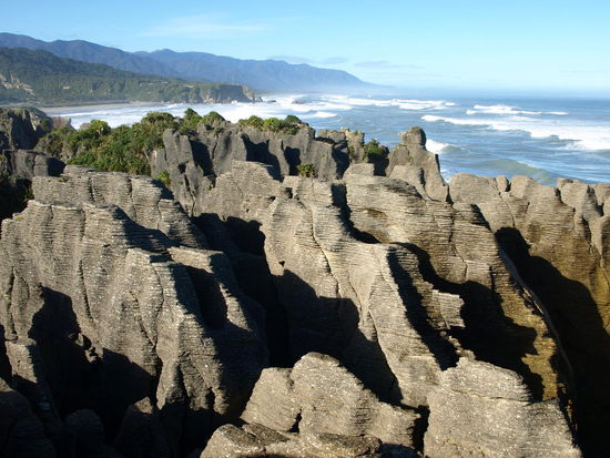 Im Hintergrund kann man die gut die stürmische Tasman See sehen - mir reichen diese "kleinen" Wellen