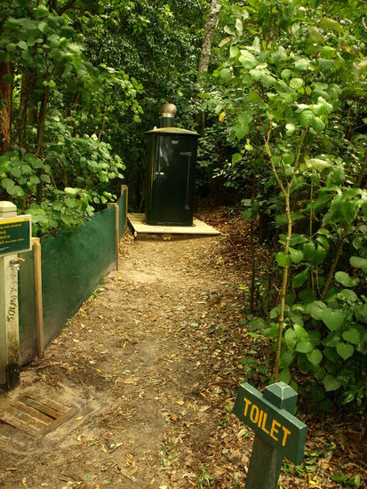 Falls man mal ein Häuschen benötigt, dann findet man auch eines - und zwar bis jetzt IMMER sehr sauber