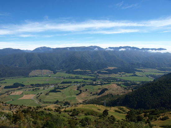 Das Tal zur Golden Bay