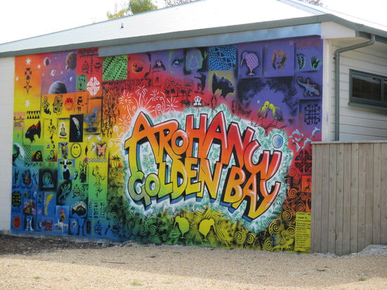 Damit auch jeder weiß, dass man in der Golden Bay unterwegs ist