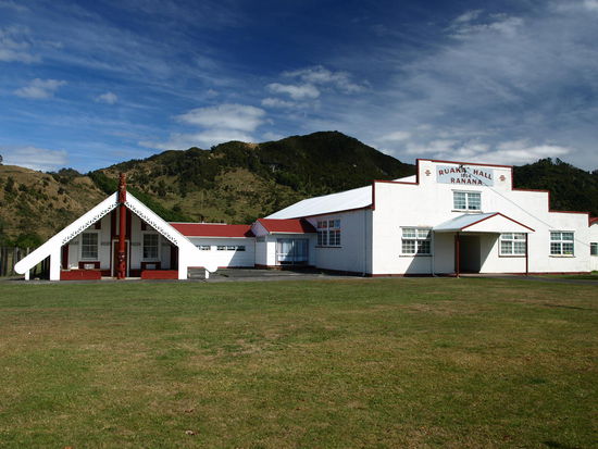 um sich hier das Versammlungshaus anzuschaun, aber nach dem Koriniti Marae hatte es jedes weitere Versammlungshaus schwer