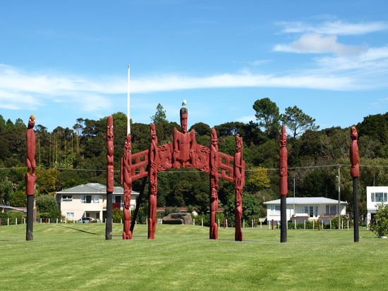 Schon kurz vor Waitangi ist kaum zu übersehen, dass man sich hier auf Maorigrund befindet