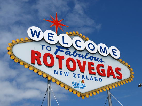 Nein es ist nich LAS sondern ROTO Vegas  - ein Ortseingangsschild in Rotorua