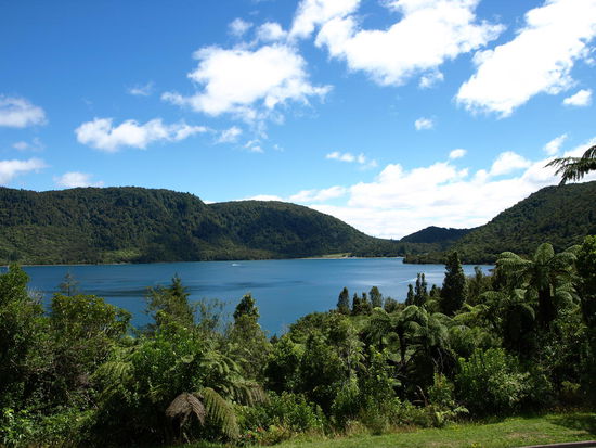 Der Blue Lake vom Viewpoint - schimmert schon Blau
