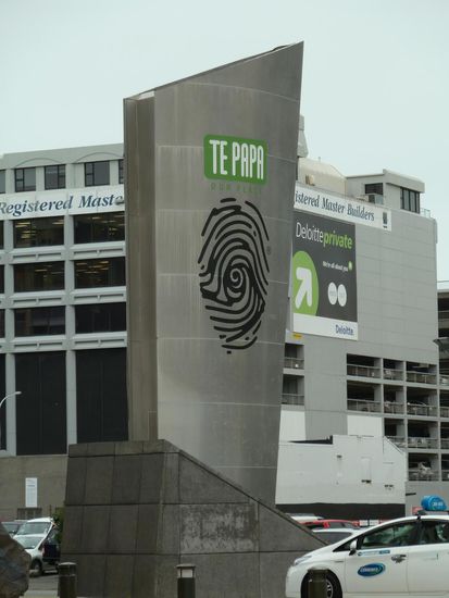 Te Papa - ein richtig geniales Museum und das noch kostlos - über alles was Neuseeland ausmacht - von der Maorikultur, über die verschiedenen Einwanderungswellen, der Tier- und Pflanzenwelt, den Erdbeben, der Musik, bis hin zu Wirtschafts- und sontigen Kriese und und und.... 