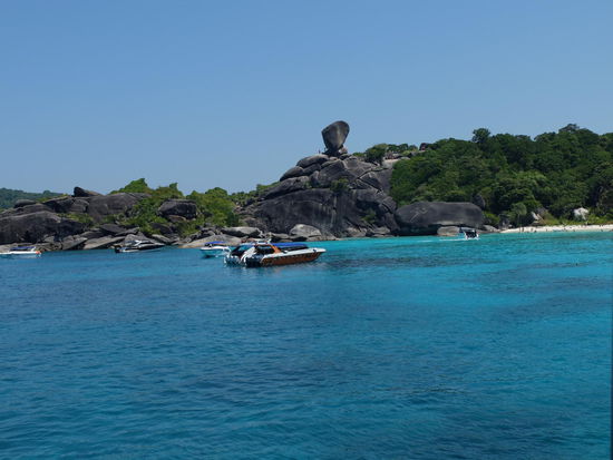 da waren wir unter Wasser...es war spannend, denn stellenweise war der Strand tatsächlich leer, aber eigentlich ist da ordentlich Bootsverkehr und Schnorchelaction bzw gehen alle zum elephanthead hoch um den Ausblick zu genießen - das mach ich beim nächsten Mal 