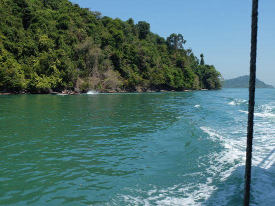 ich war leider zu langsam und hab nur noch das Longtail drauf bekommen - davor sind 2 in ein anderes umgestiegen um nach Ko Chang zu fahren - genial  jetzt bloß nicht stolpern 