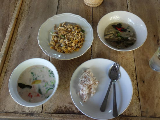 Pad Thai - Green Curry with chicken - Tom Yam Suppe