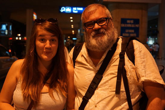 Ein freundlicher Empfang am Flughafen.