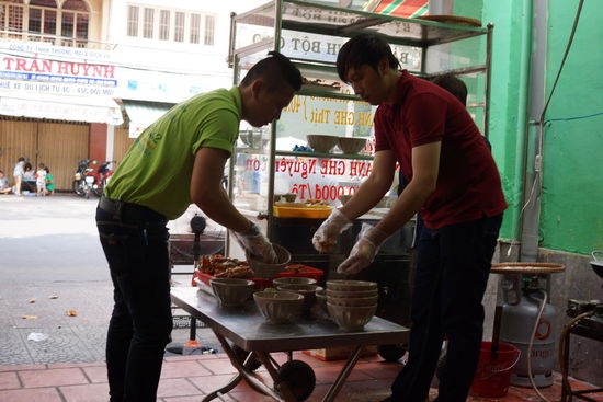 Soviel laufen bei 33 Grad macht muede, da gabs dann eine sehr schafe Fischsuppe und danach mit dem Txi fuer 2 Euro zurueck ins Hotel zum Mittagsschlaf.