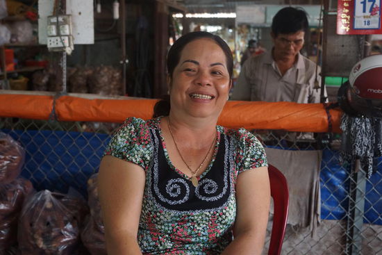 Naruerlich gibts auch dort wieder einen Markt, die alten Frauen freuen sich immer wenn sie mich sehen, warum wohl?