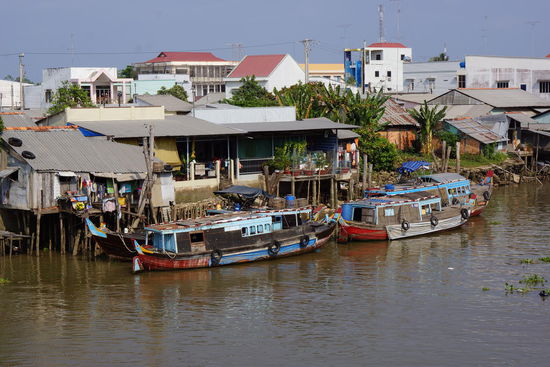 Vinh Long ist ein kleines Staedtchen an einem Hauptarm des Mekong
