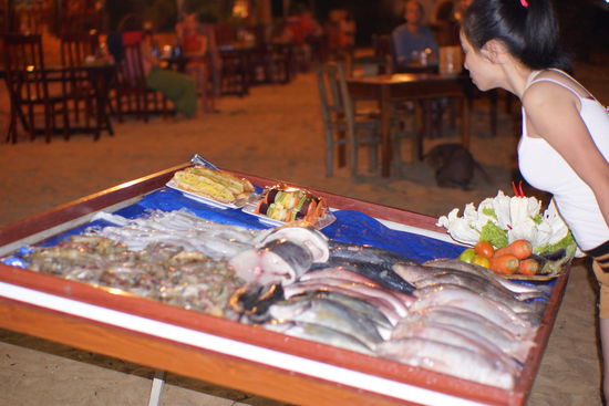 Exellente  Barbeque Kueche direkt am Stand