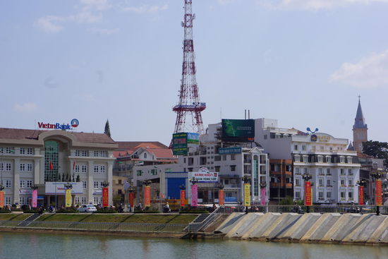 Nein, das ist nicht Paris, sondern nur der Fersehturm mitten in Da Lat