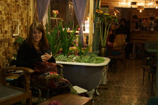 Abends sassen wir dann in einem kleinen Cafe mit Name Biciclette, da wuchsen die Pflanzen in der Badewanne.