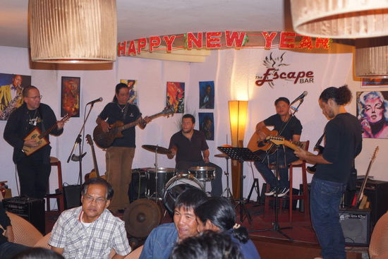 Doch noch war nicht Schluss, im Escape jammte dann die ganze Band zusammen mit dem Chef von dem Laden.