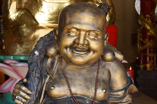 ...mit einem laechelnden Buddha...komisch dass Frauen hier mich auch immer so nennen und an meinen Bauch fassen wollen, der hat doch gar keinen Bart