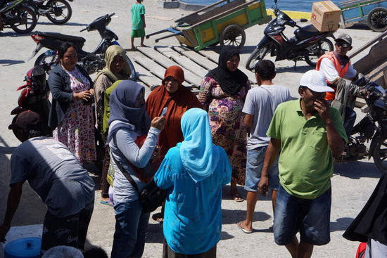 letzte Fahrgäste kommen an...