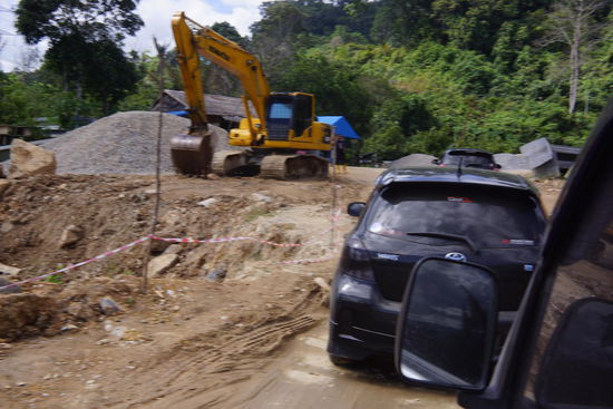 Von Tentena nach Rantepaoin 11 Stunden, kein Wunder bei den Strassenverhältnissen.