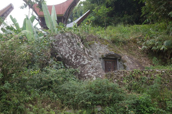Ein Grab am Strassenrand