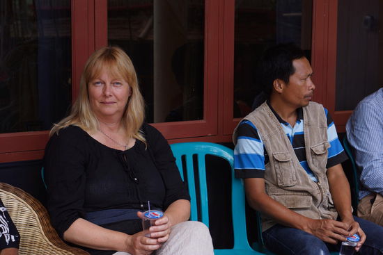 Martina wartet schon ganz gespannt