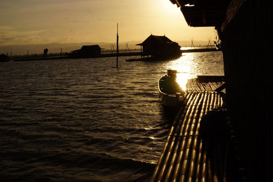 Sonnenuntergang auf dem See von Sekang