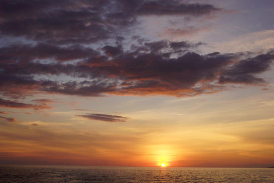 Sonnenaufgang auf dem Meer