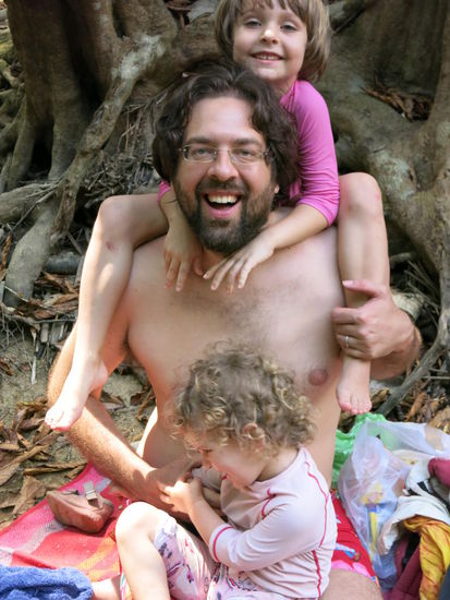 Das nennt man Pause! Am Wasserfall zum Badestopp nach dem Wandern