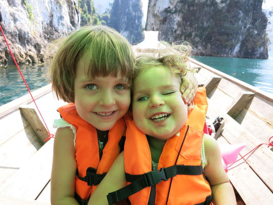 Juli kontrolliert Lucias Blickrichtung - fast unmerklich