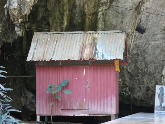 die einfache Variante: die Hütte ist ca. 1,70 lang und 60 cm breit.