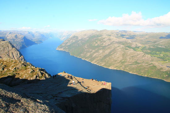 Der Blick auf den Felsen bis zum Lysebotn