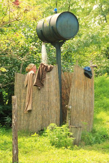 Abkühlung unter der Solardusche