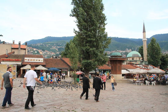 der lebendige Baščaršija-Platz in der Altstadt