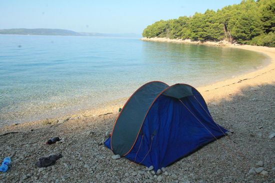 die Sonne kitzelt uns am nächsten Morgen aus dem Zelt