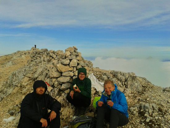 Windgeschützt genießen wir eine Brotzeit