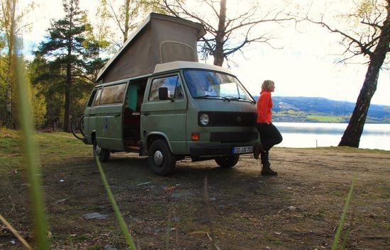 das tolle in Norwegen, man kann überall für zwei, drei Tage wild campen. Hier direkt am See nahe Lillehammer.