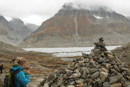ich schreibe meine Gedanken auf einem Stein und lasse sie am Gipfel zurück