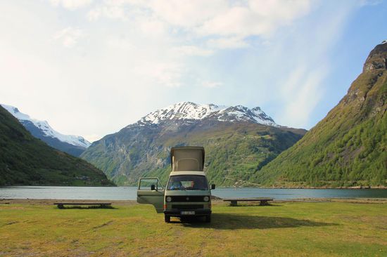 Unser Stellplatz direkt am Ufer des Fjordes