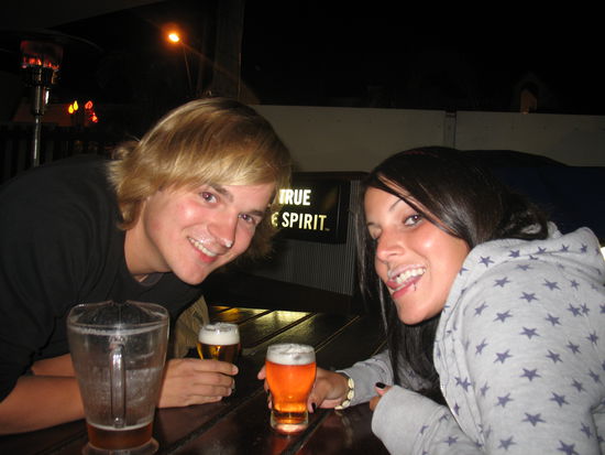 Wir versuchen verzweifelt Schum auf's Bier zu bekommen 