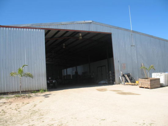 Der Shed mit Kuehlraum, Packraum etc.
