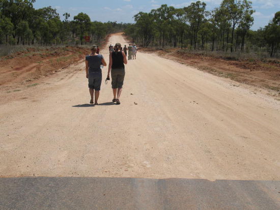 Das Ende der geteerten Strasse, ab hier beginnt das Outback