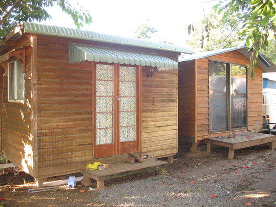 das war unsere behausung in den ersten 3 wochen! 4 mann pro "gartenschuppen"