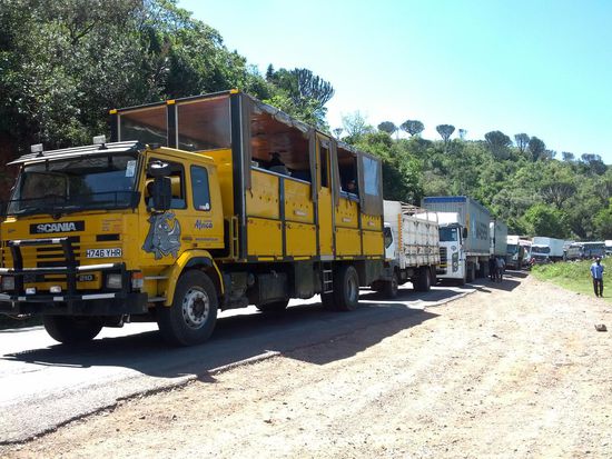 Unser Truck im Stau auf dem Weg in die Massai Mara