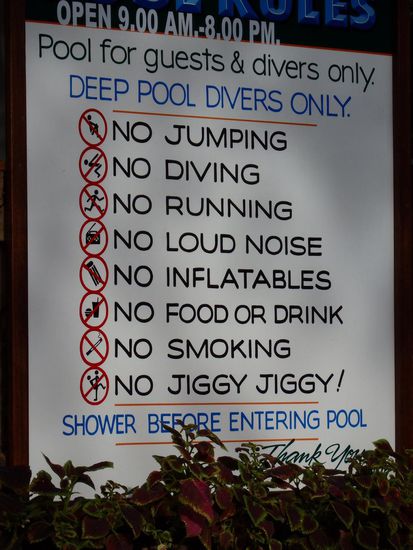 Hier unsere Poolregeln, man achte besonders auf die unterste Regel.