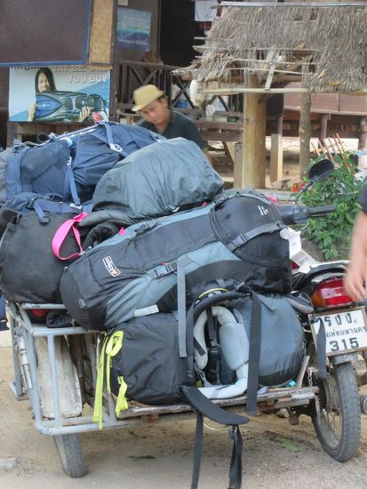 Der Gepäcktransport, von der Rezeption zum Sammeltaxi.